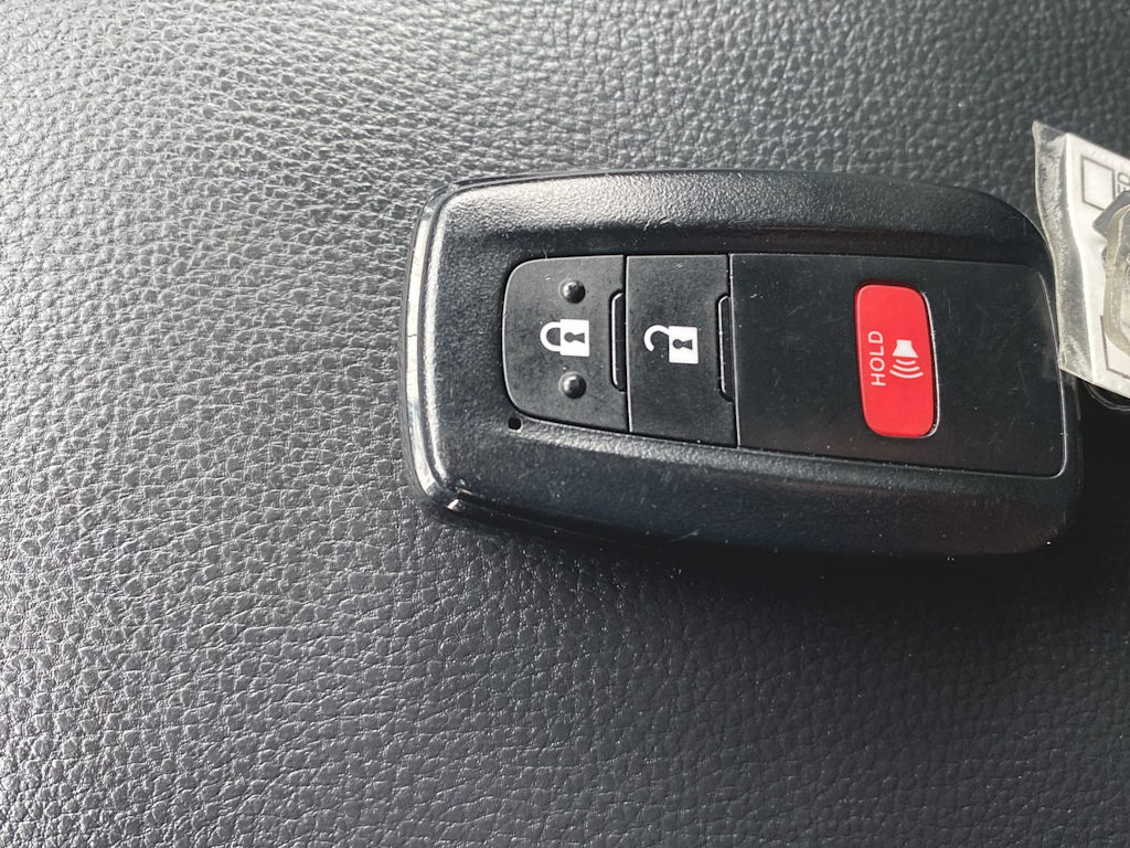 2024 Toyota RAV4 XLE 17
