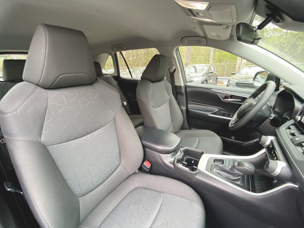 2024 Toyota RAV4 XLE 27