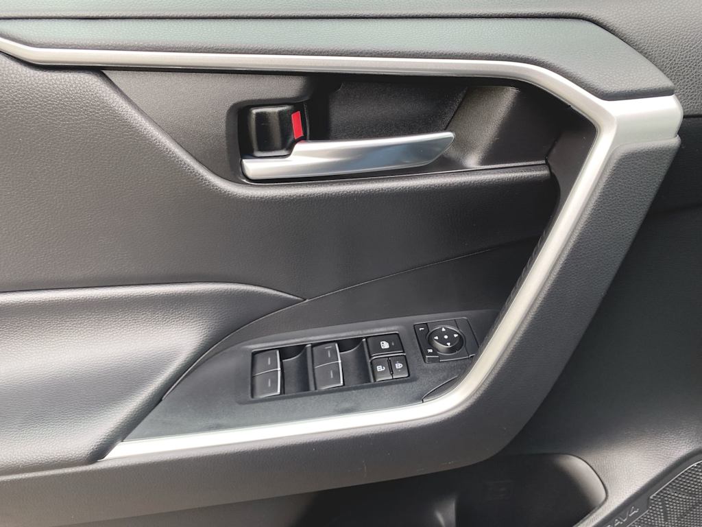 2024 Toyota RAV4 XLE 25