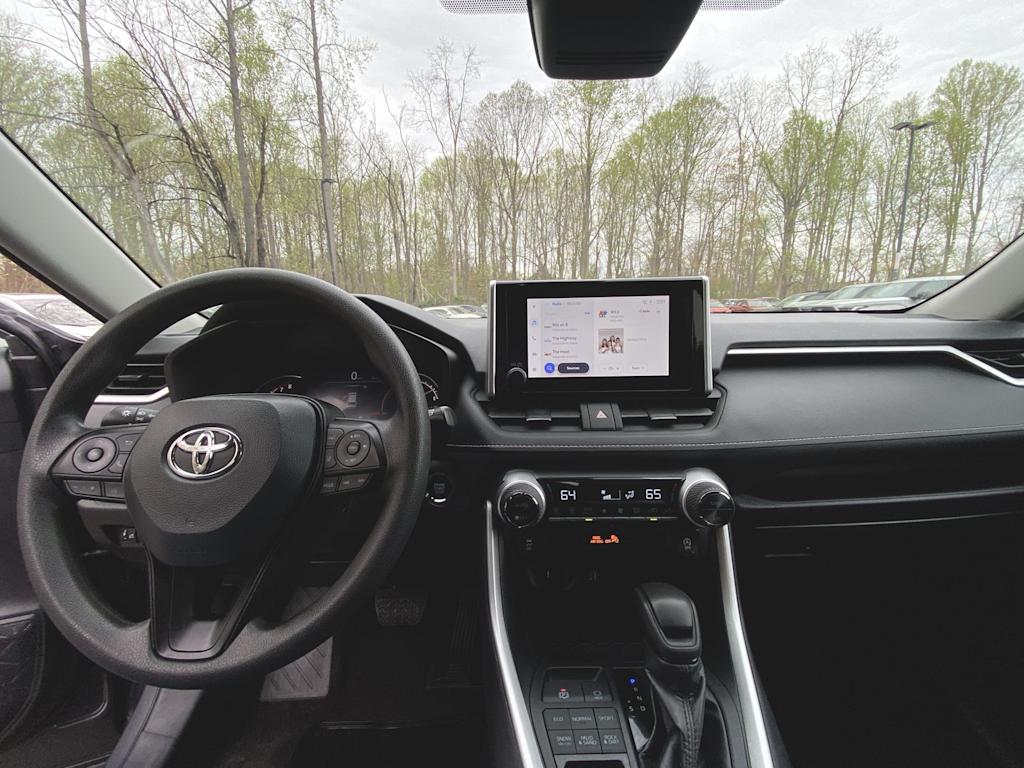 2024 Toyota RAV4 XLE 2
