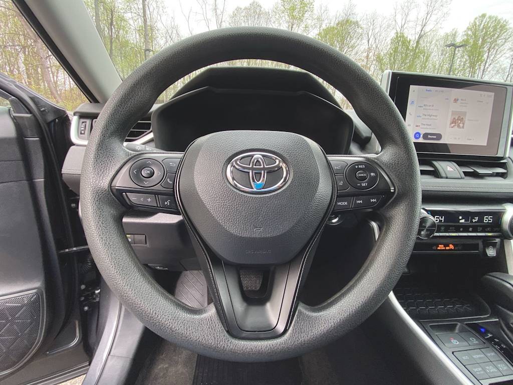 2024 Toyota RAV4 XLE 12