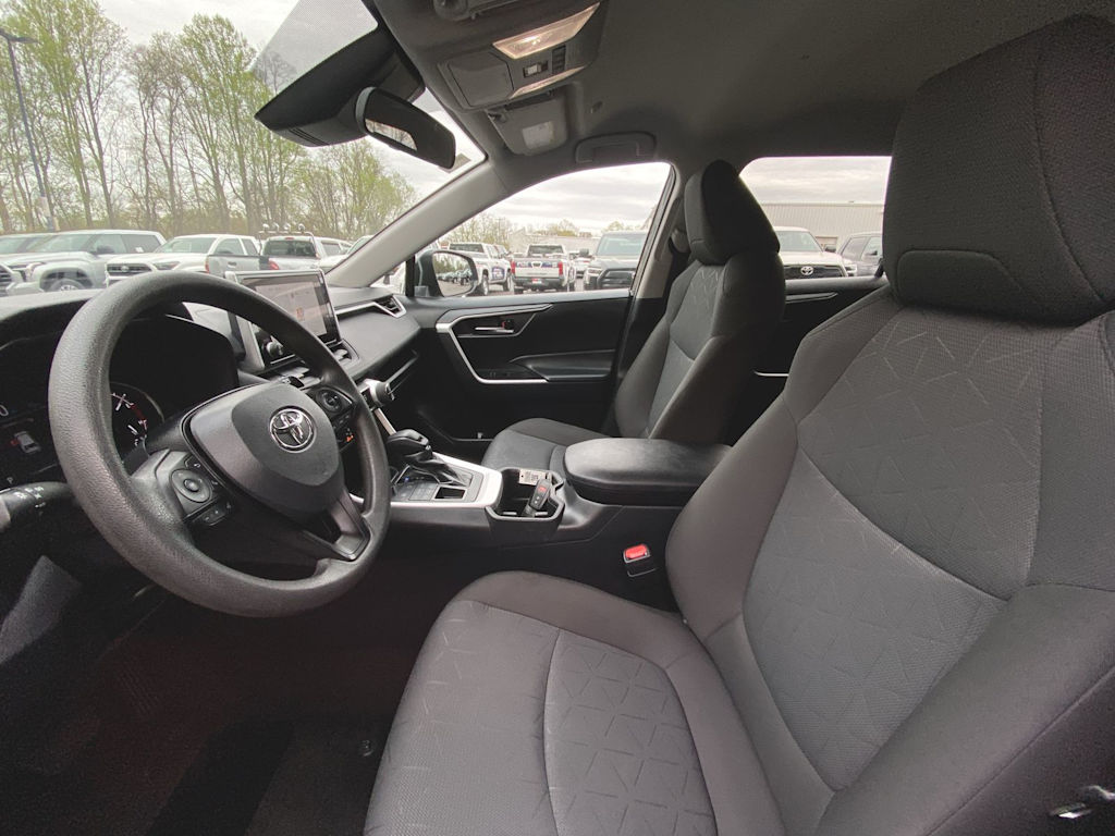 2024 Toyota RAV4 XLE 9