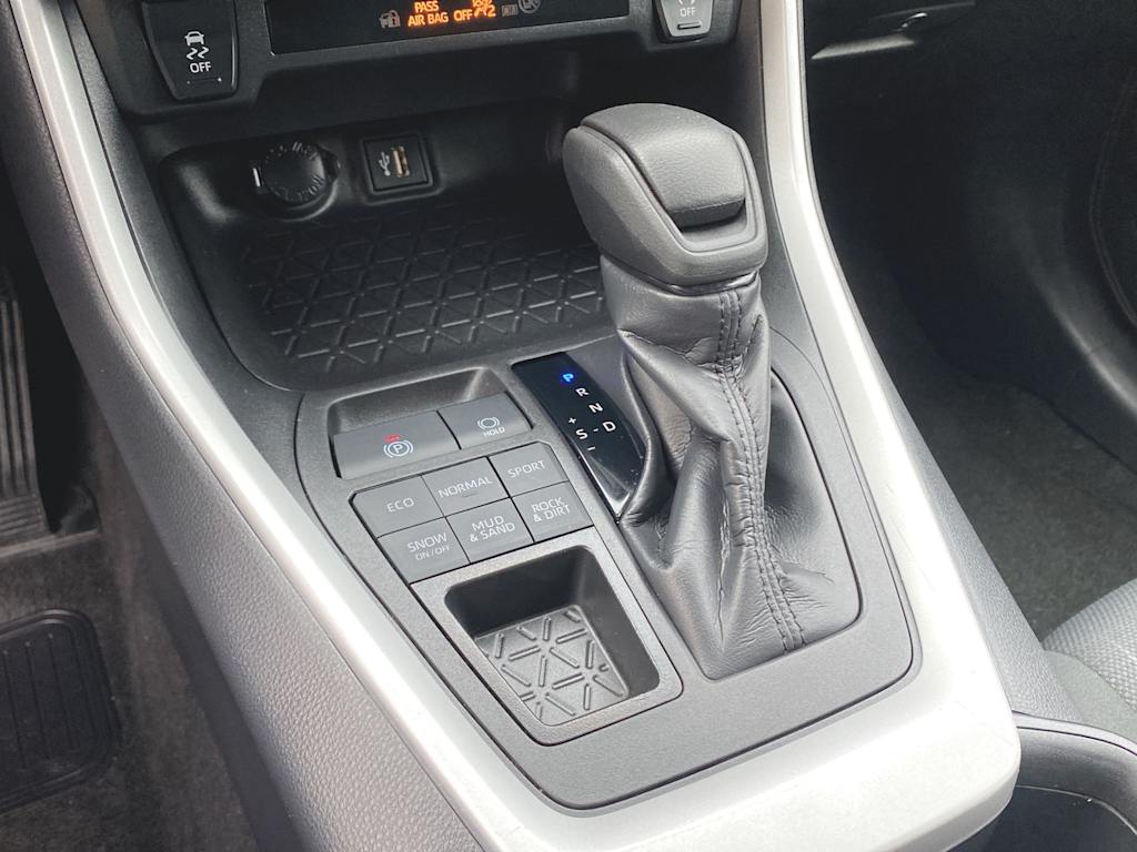 2024 Toyota RAV4 XLE 14