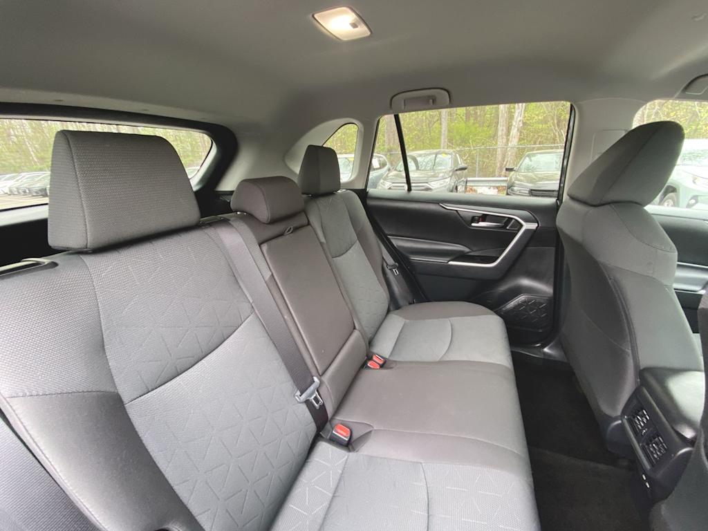 2024 Toyota RAV4 XLE 28