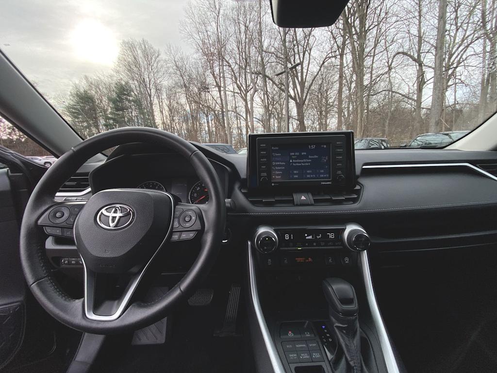 2021 Toyota RAV4 XLE 2