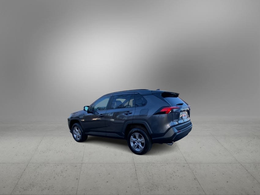 2022 Toyota RAV4 XLE 5