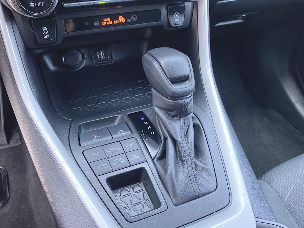 2024 Toyota RAV4 XLE 14