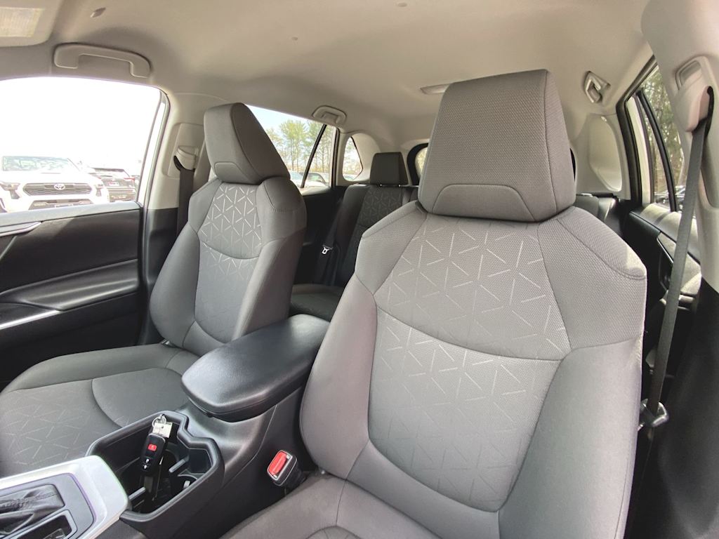 2024 Toyota RAV4 XLE 10