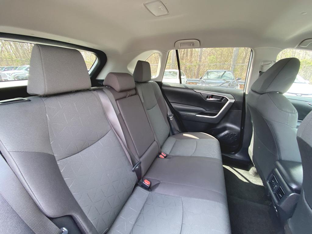 2024 Toyota RAV4 XLE 27