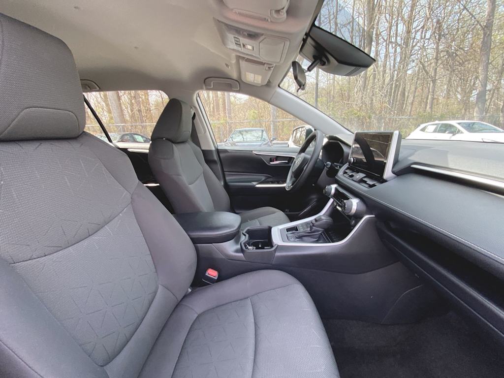 2024 Toyota RAV4 XLE 25