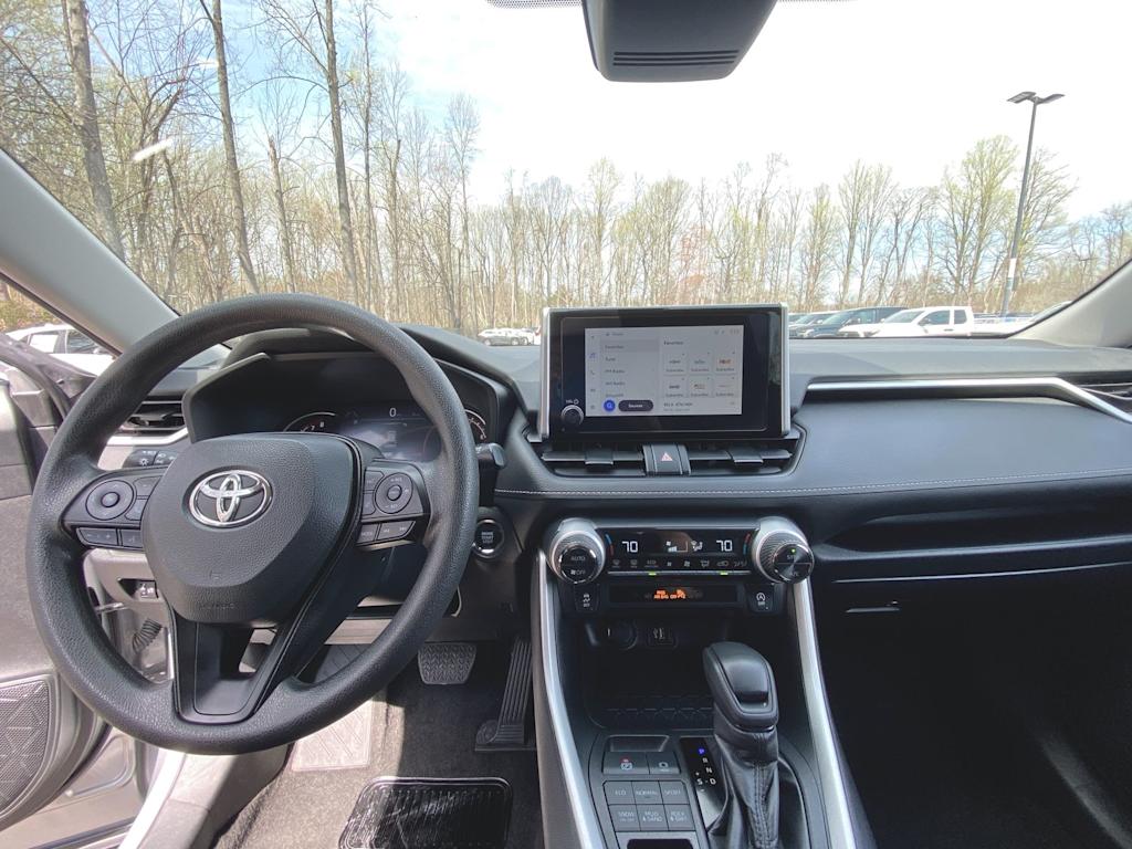 2024 Toyota RAV4 XLE 2