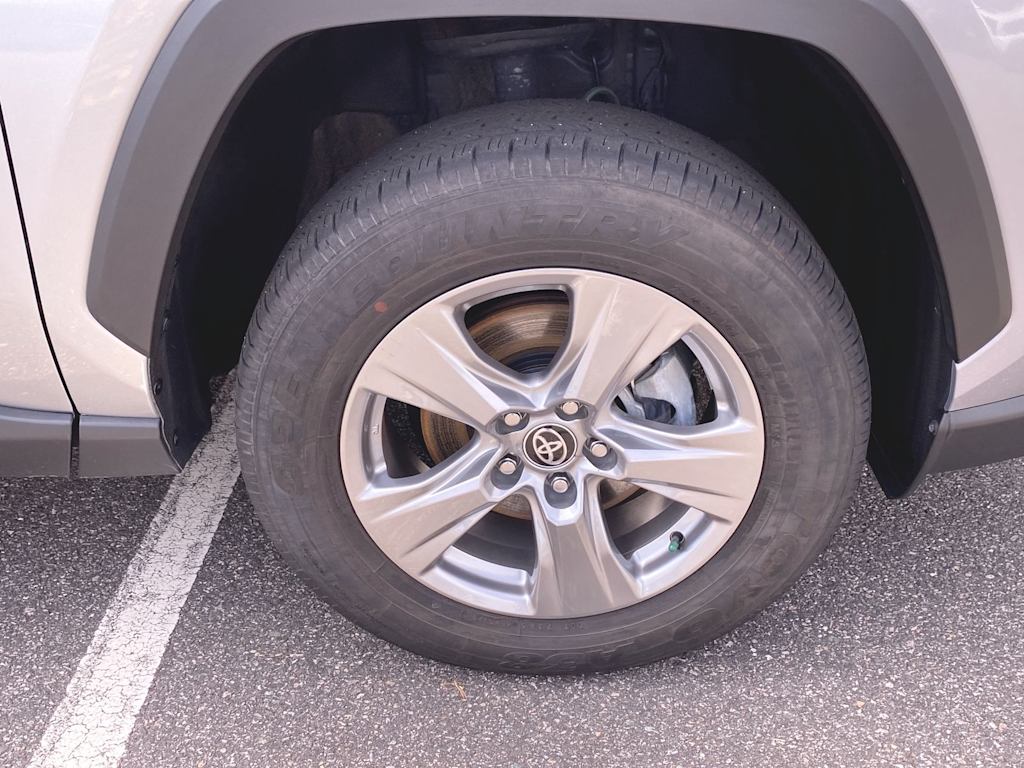 2024 Toyota RAV4 XLE 23
