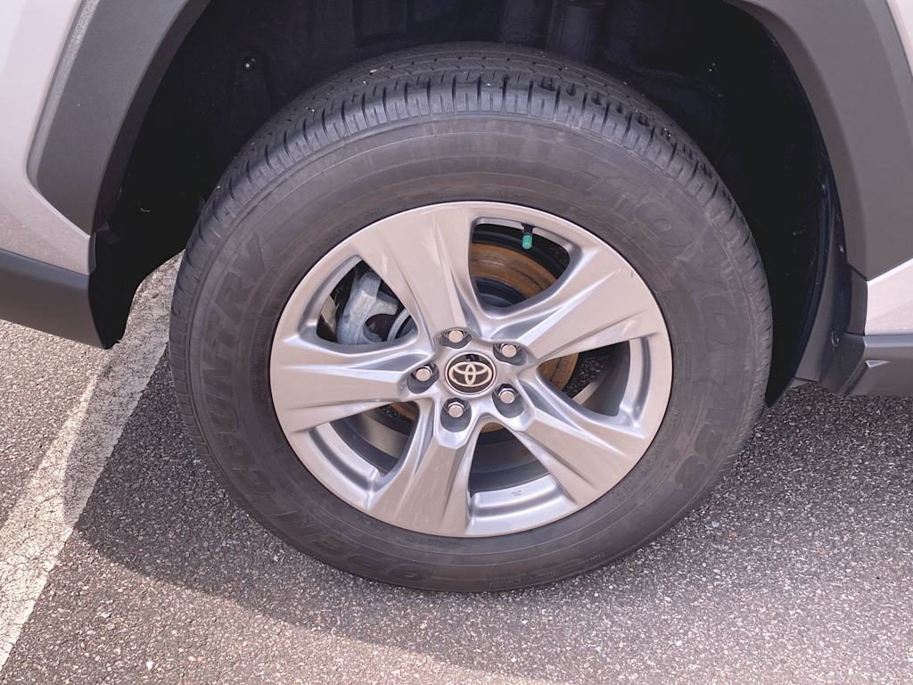 2024 Toyota RAV4 XLE 22