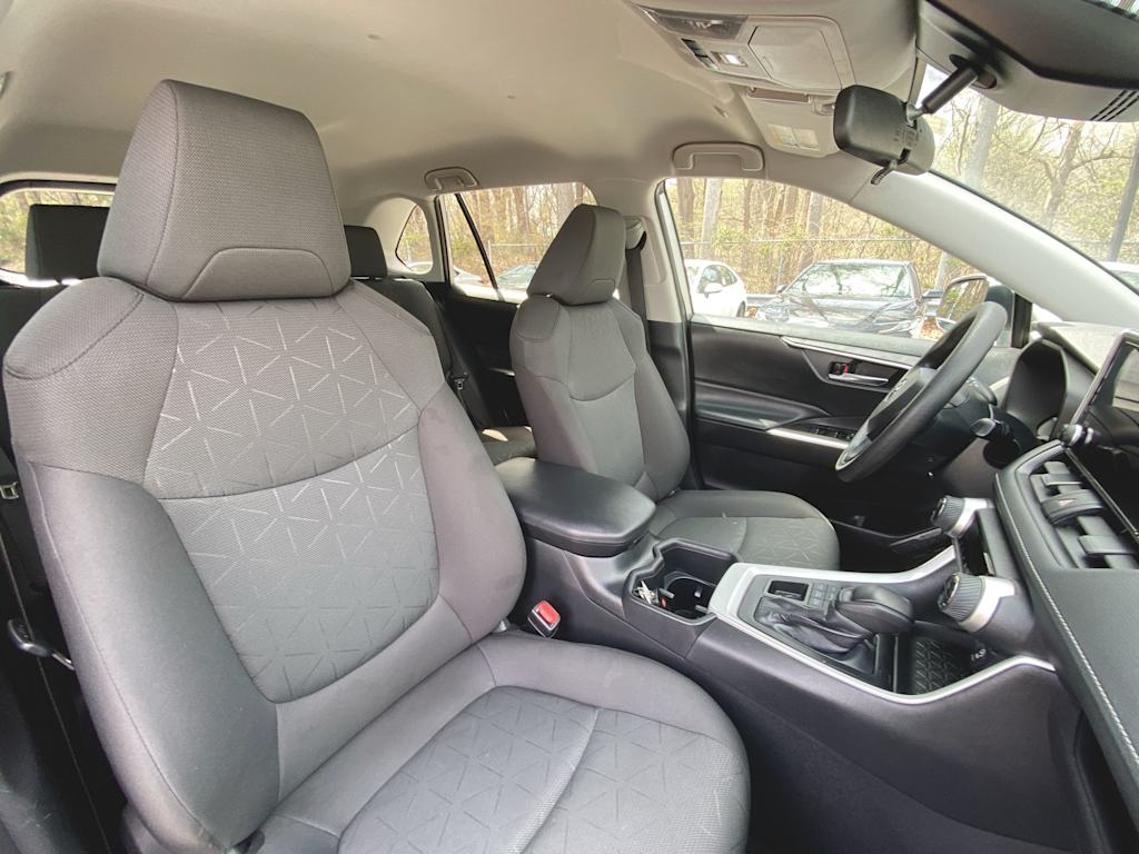 2024 Toyota RAV4 XLE 26