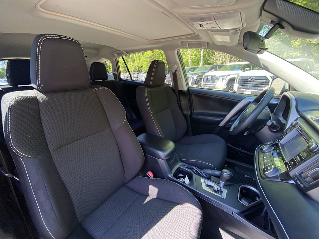 Thumbnail: 2018 Toyota RAV4 - 23