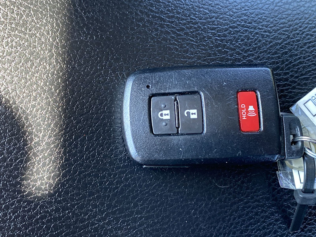 Thumbnail: 2018 Toyota RAV4 - 29