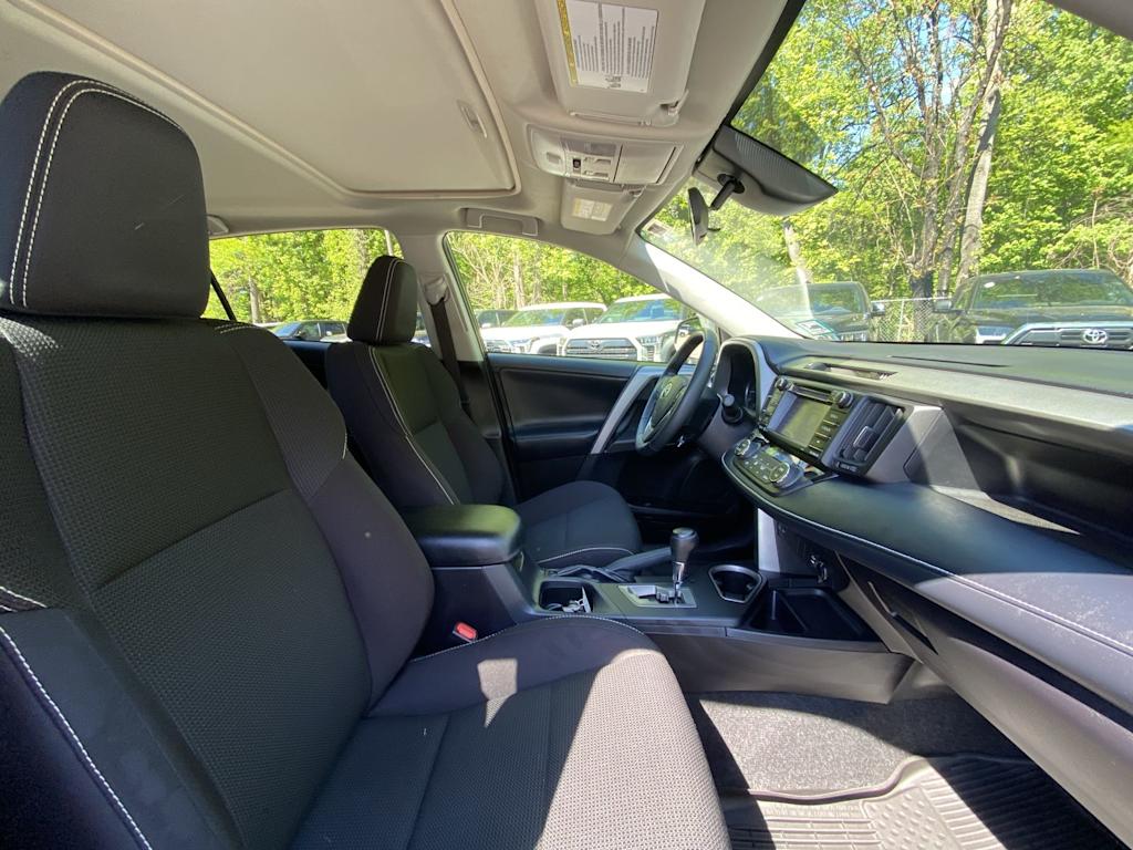 Thumbnail: 2018 Toyota RAV4 - 22