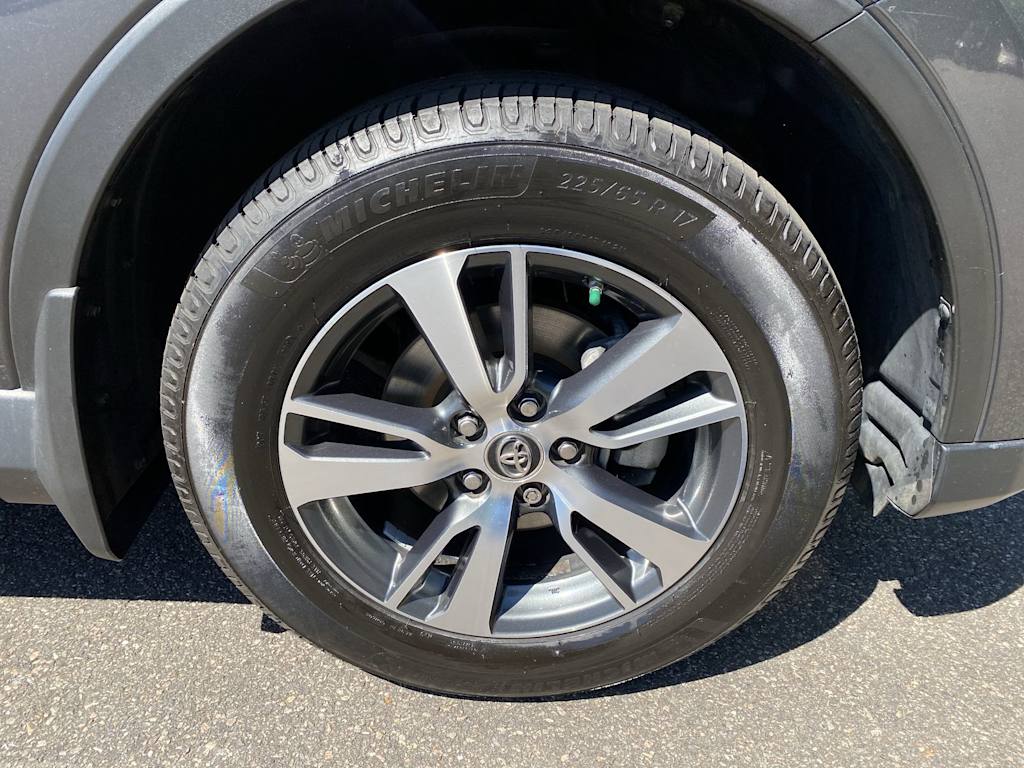 Thumbnail: 2018 Toyota RAV4 - 20