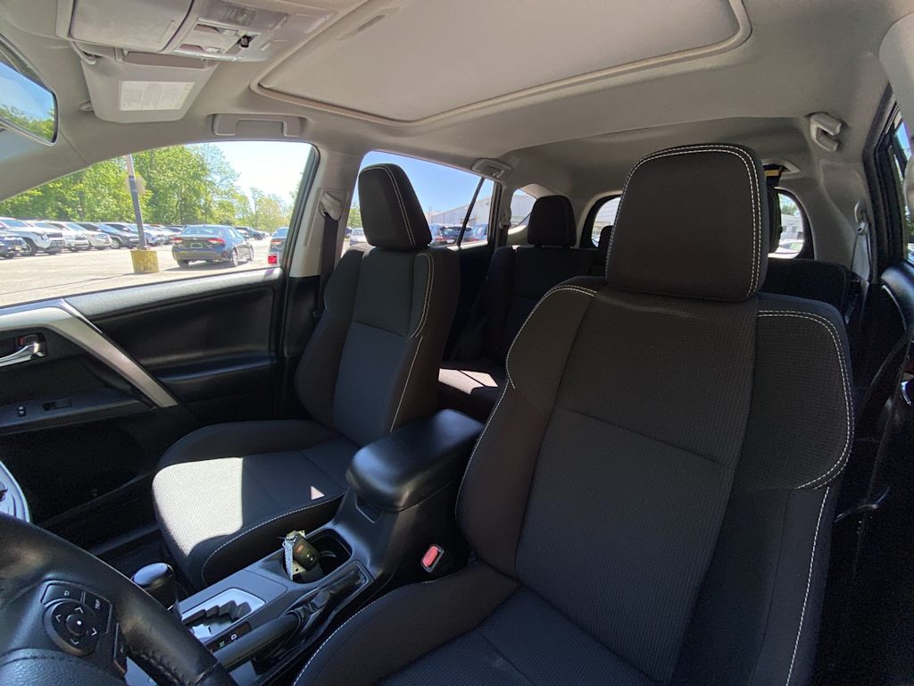 Thumbnail: 2018 Toyota RAV4 - 8