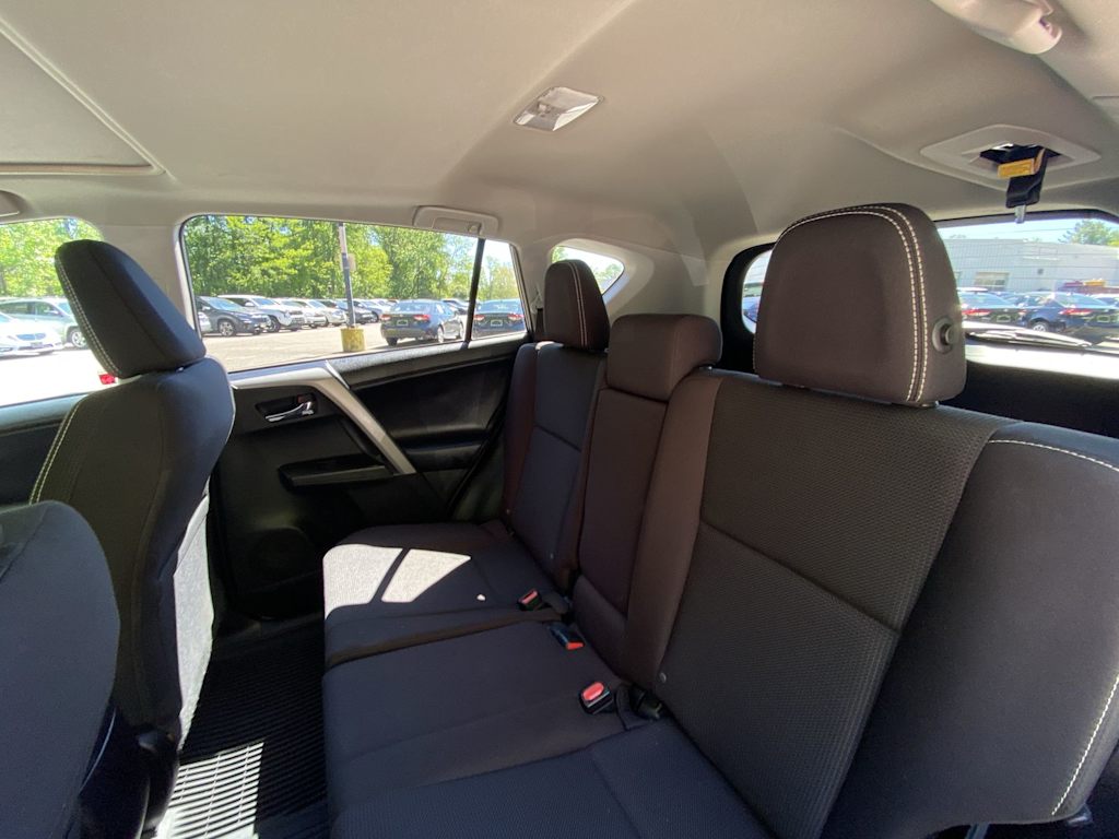 Thumbnail: 2018 Toyota RAV4 - 9