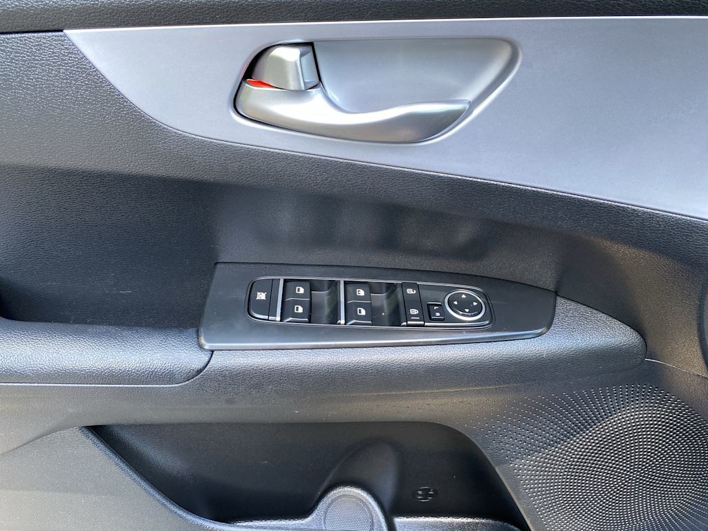 Thumbnail: 2022 Kia Forte - 29