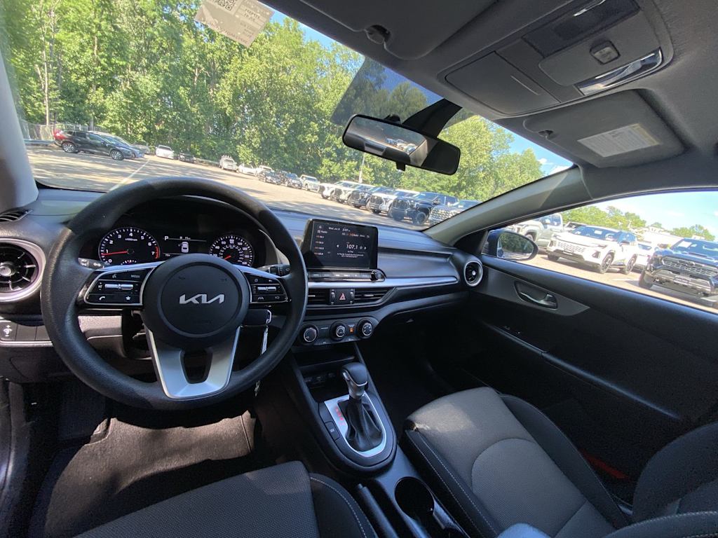 Thumbnail: 2022 Kia Forte - 9