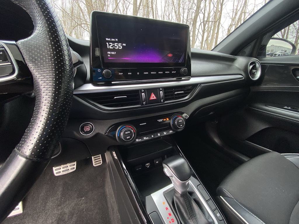 Thumbnail: 2023 Kia Forte - 10