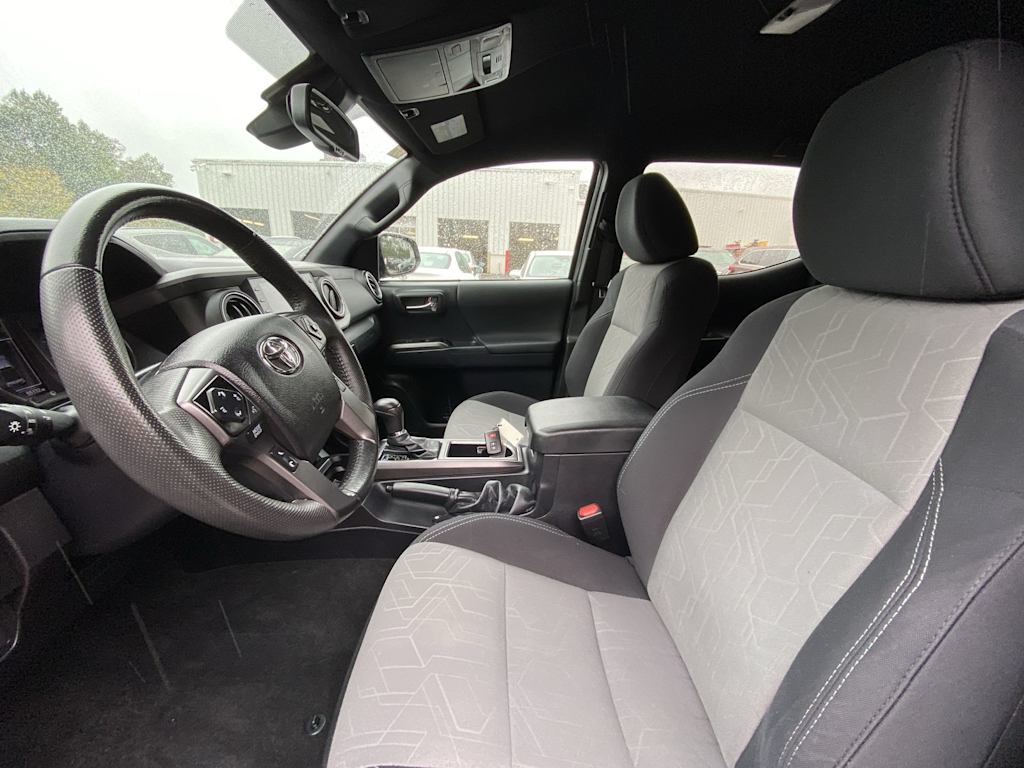 Thumbnail: 2022 Toyota Tacoma - 8