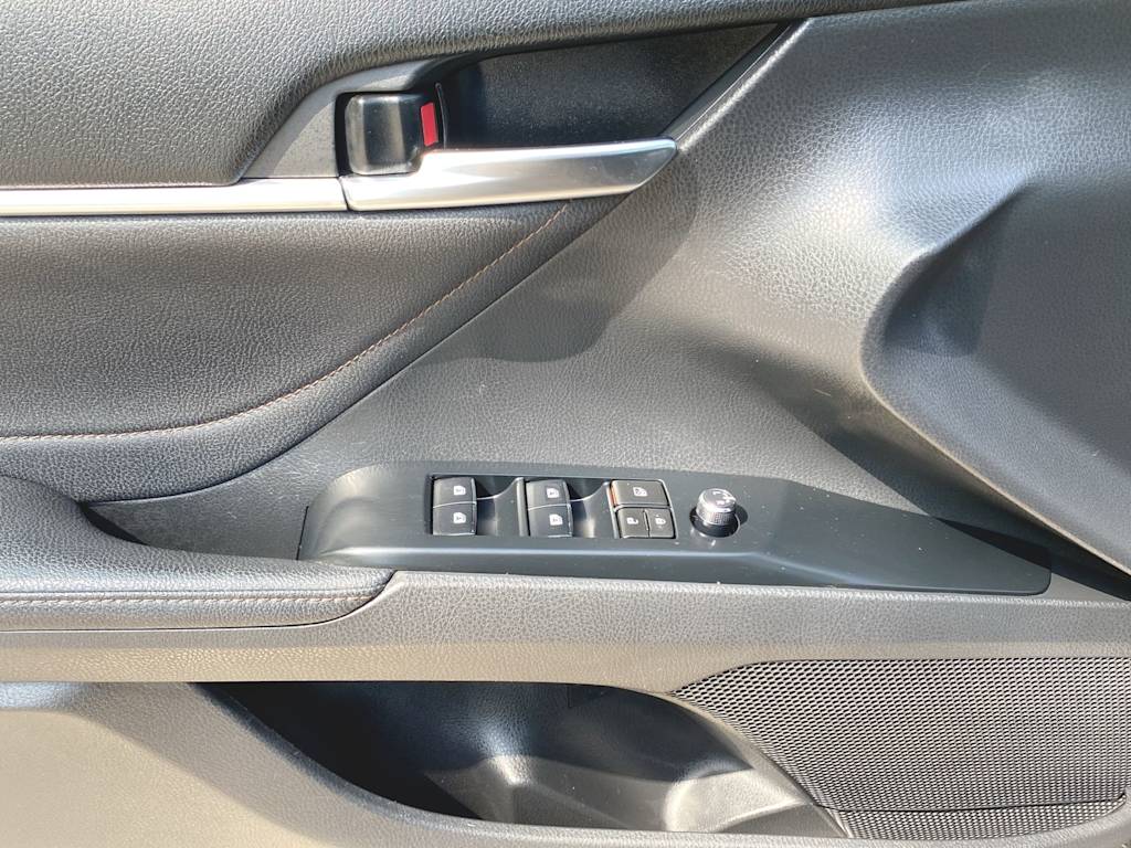 2018 Toyota Camry XLE 23