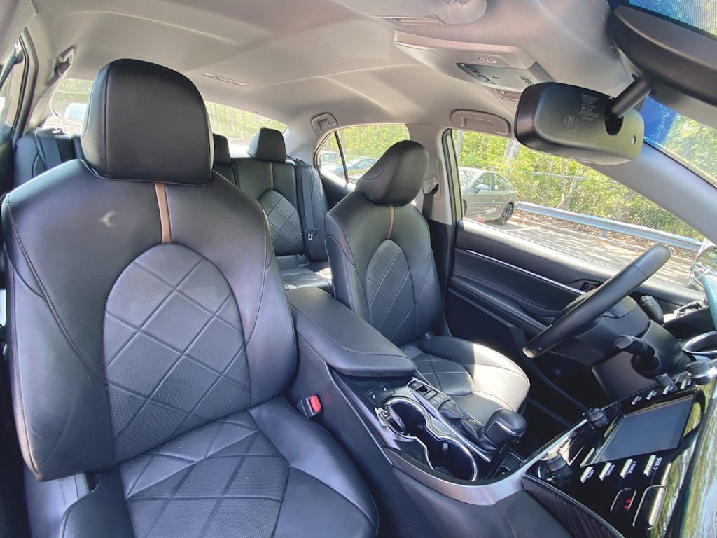 2018 Toyota Camry XLE 24