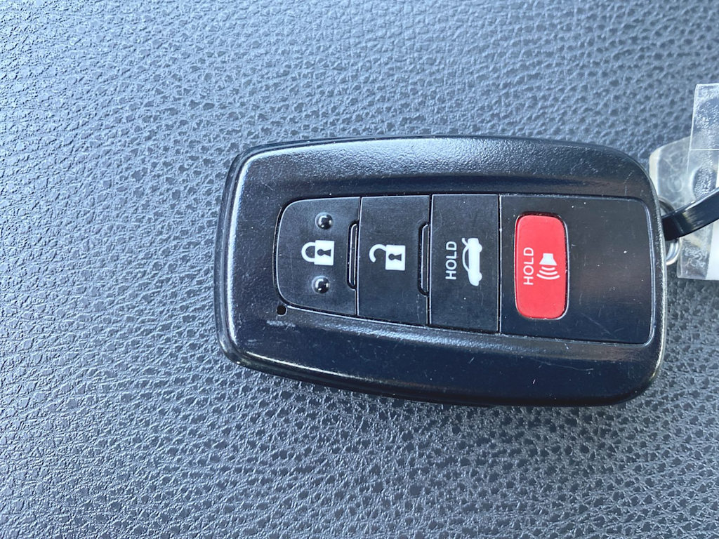 2018 Toyota Camry XLE 31