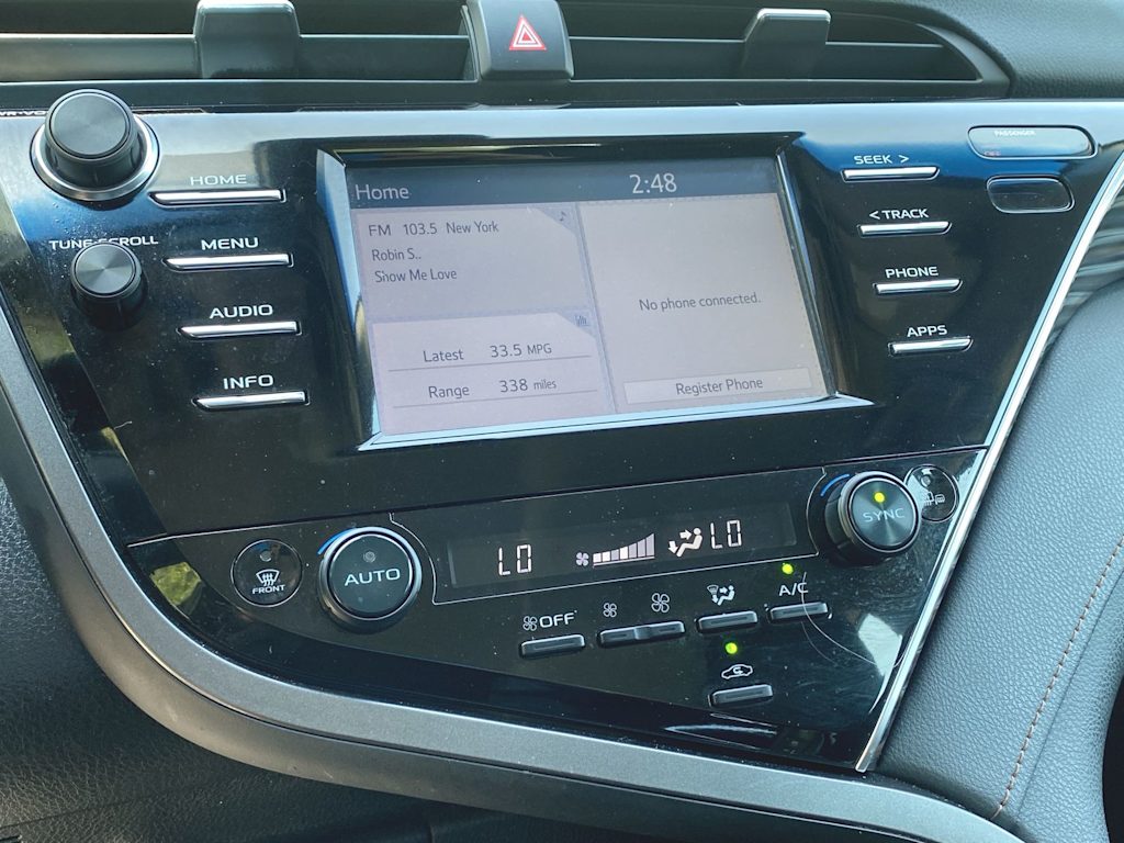 2018 Toyota Camry XLE 28