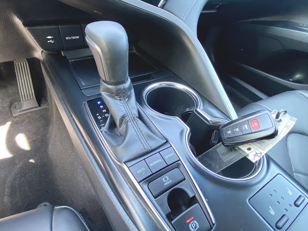 2018 Toyota Camry XLE 12