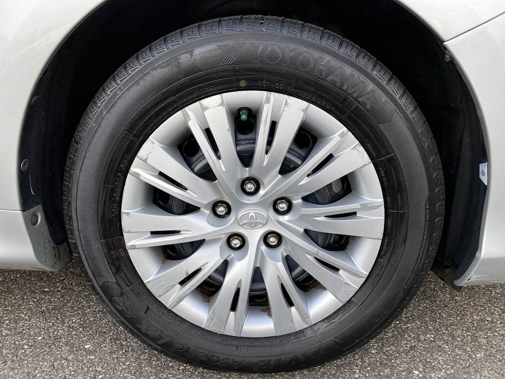 Thumbnail: 2012 Toyota Camry - 29