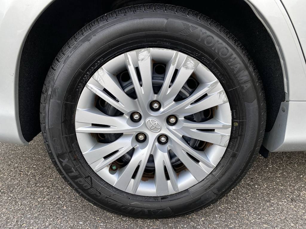 Thumbnail: 2012 Toyota Camry - 28