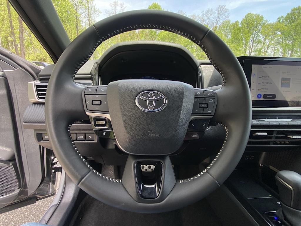 Thumbnail: 2025 Toyota Camry - 11