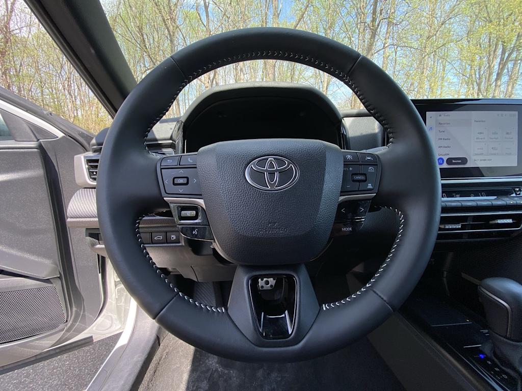 Thumbnail: 2025 Toyota Camry - 11