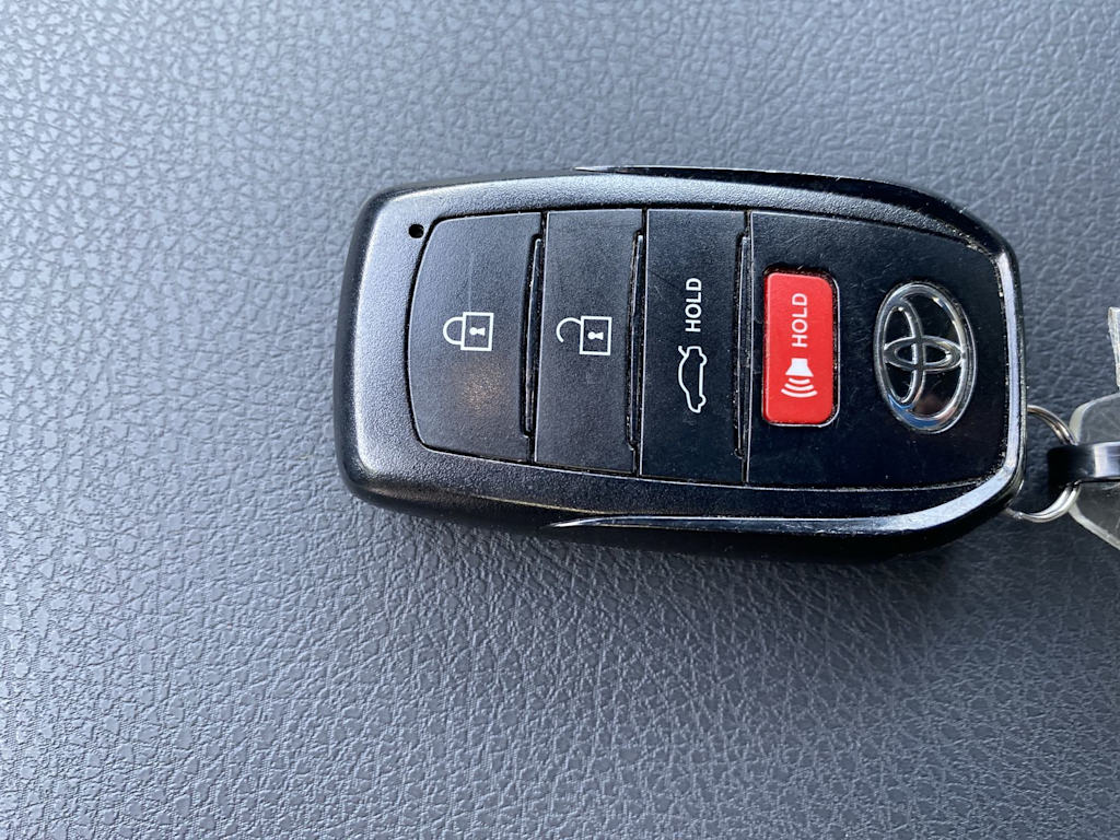Thumbnail: 2025 Toyota Camry - 31