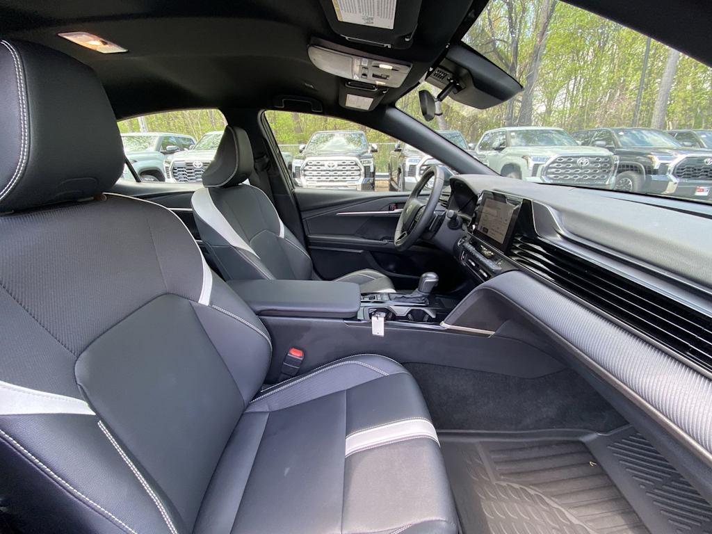 Thumbnail: 2025 Toyota Camry - 25