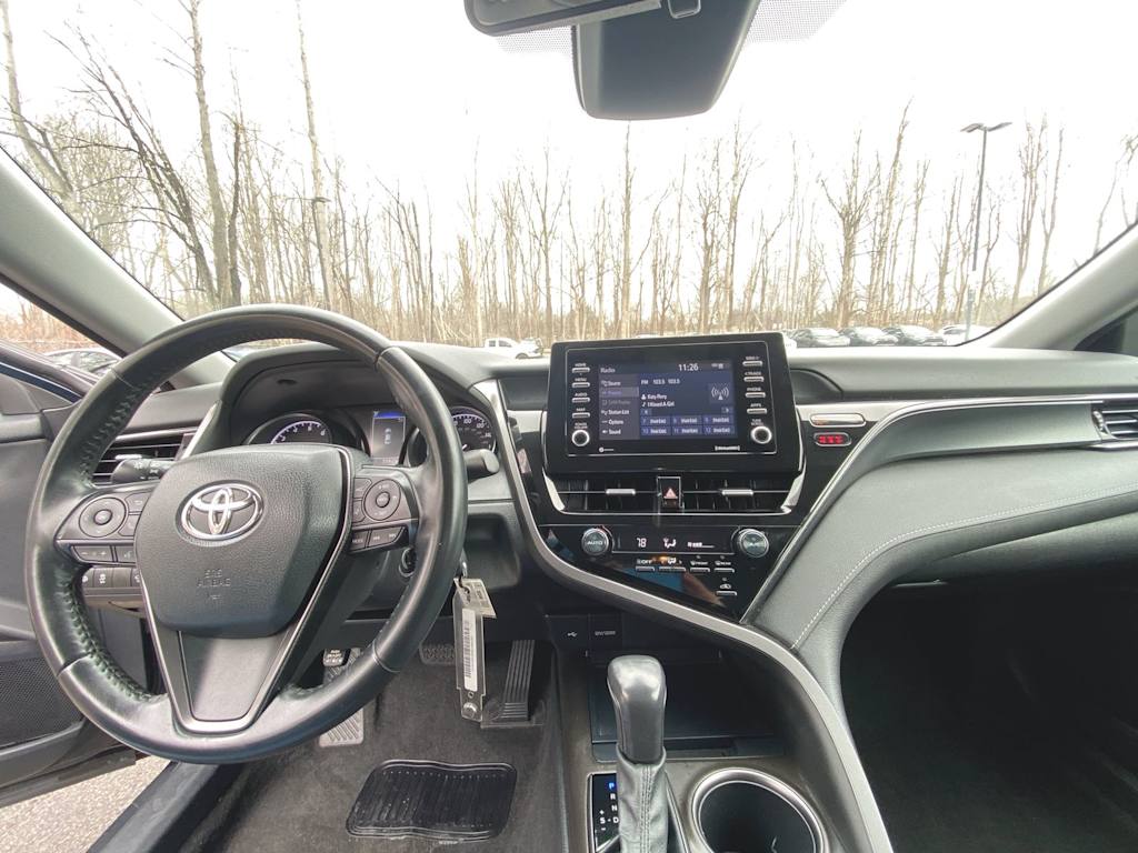 2021 Toyota Camry SE 2