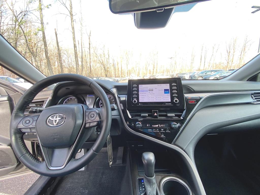 2023 Toyota Camry SE 2