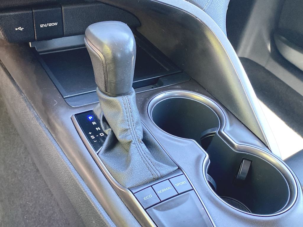 2022 Toyota Camry SE 14