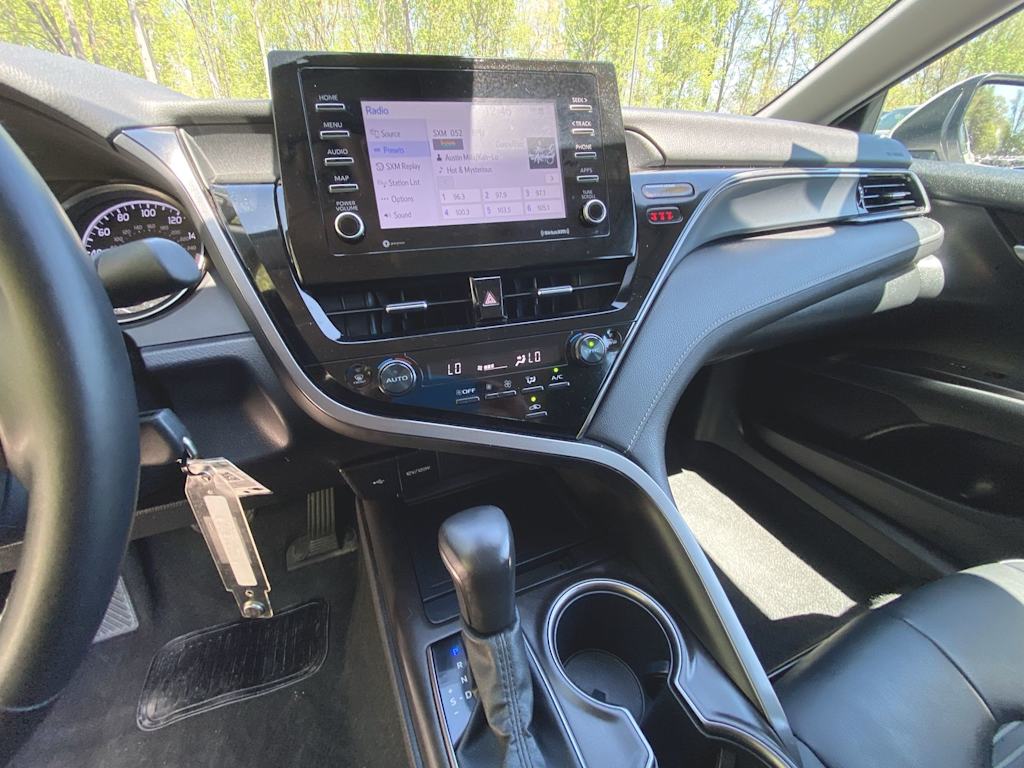 2022 Toyota Camry SE 8