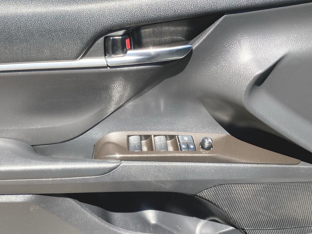 2022 Toyota Camry SE 24