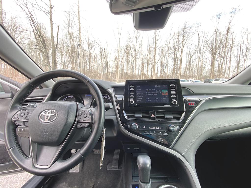 2022 Toyota Camry SE 2