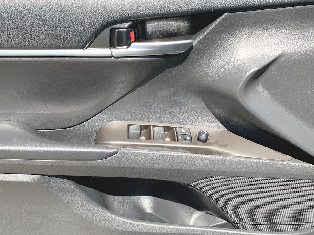 2023 Toyota Camry SE 24