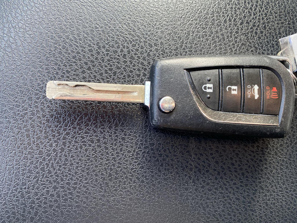 Thumbnail: 2023 Toyota Camry - 16