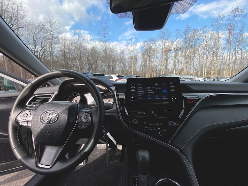 2023 Toyota Camry SE 2