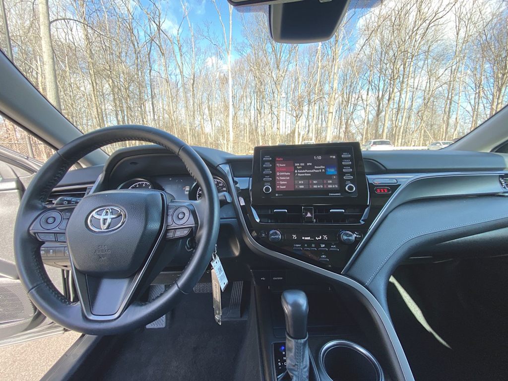 2023 Toyota Camry SE 2