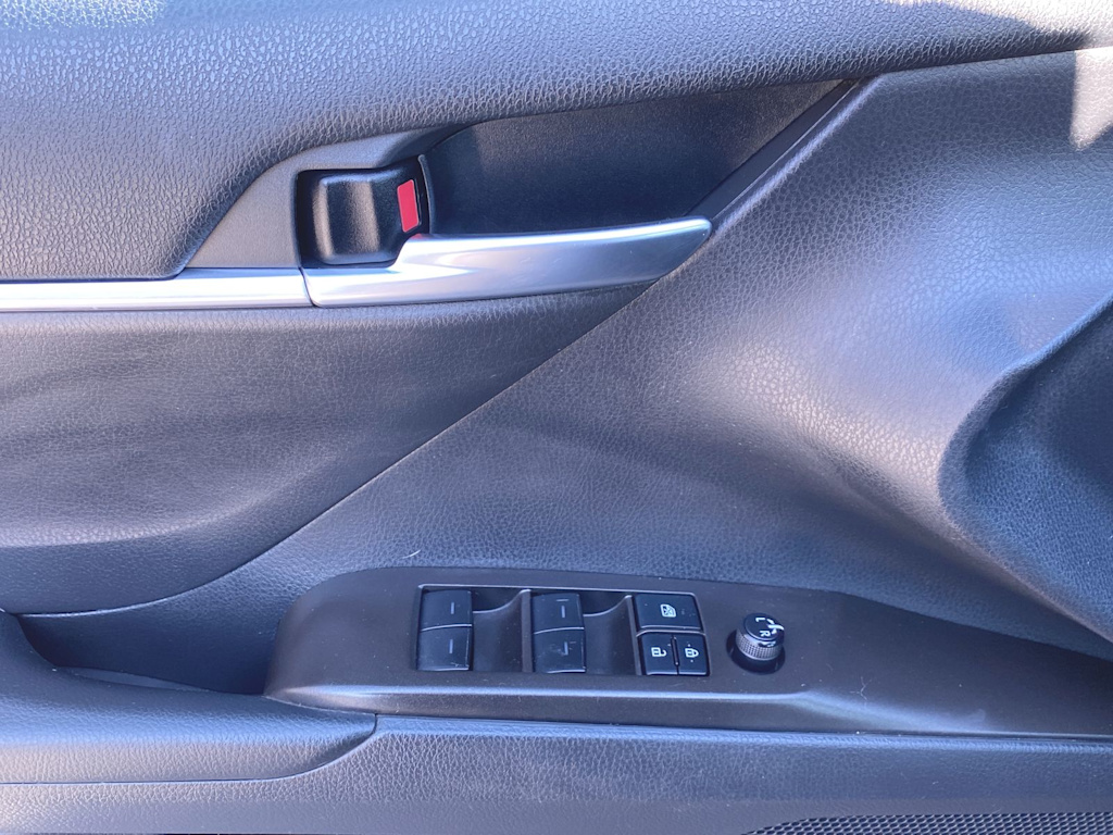 2021 Toyota Camry SE 26